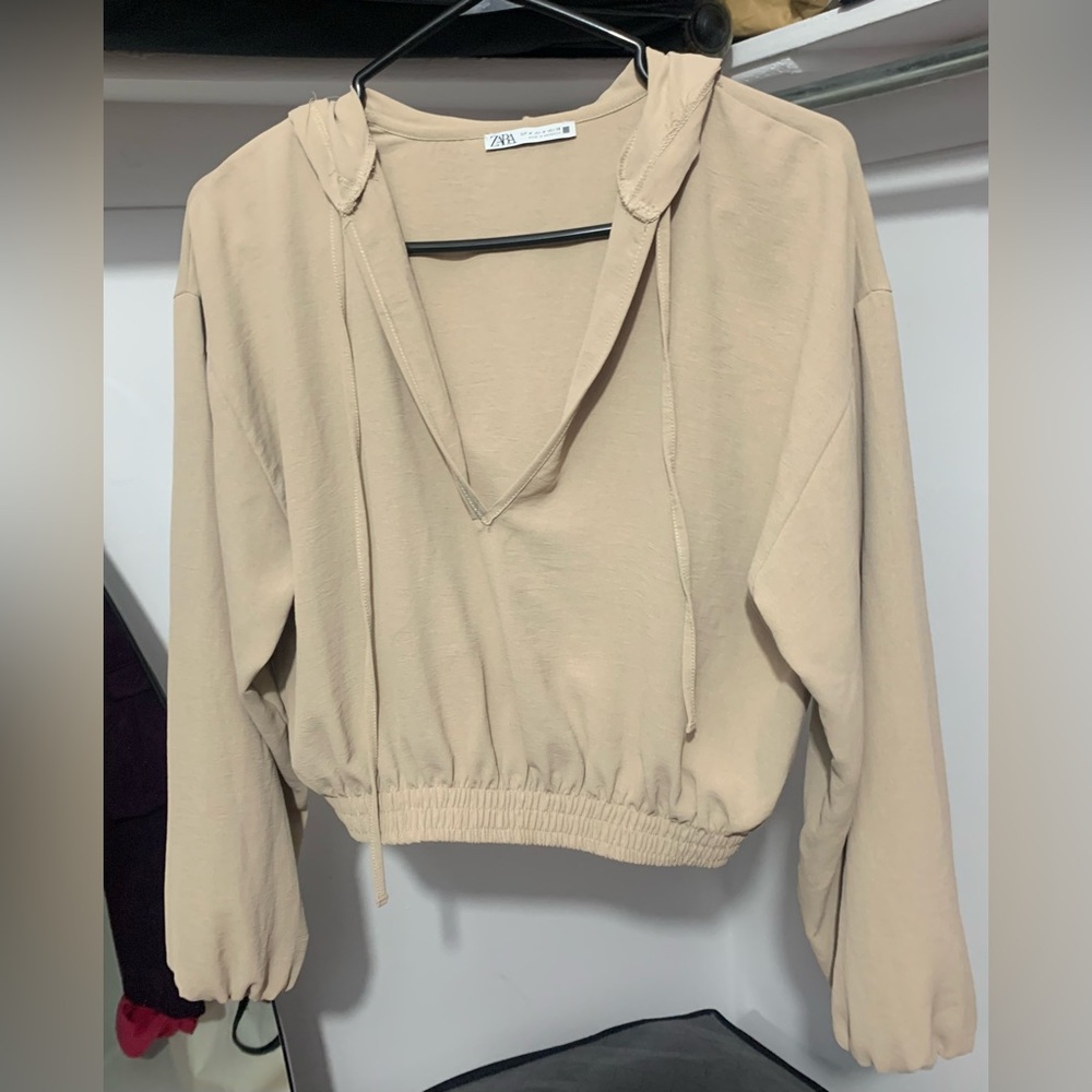 Zara women's set: beige hoodie and matching pants.